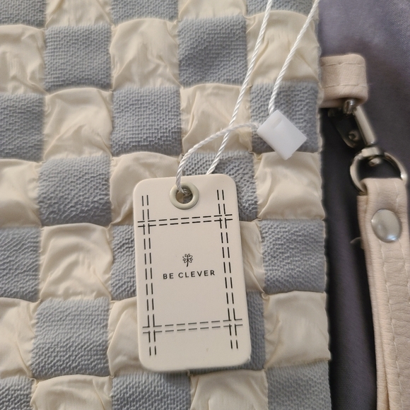 NWT Gray/Cream Crossboddy/Larger Wristlet - 8" x 10" - Picture 3 of 9